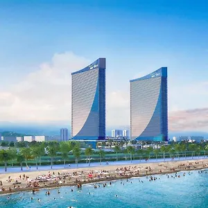 0rbi Center Luxury ***** باتومي